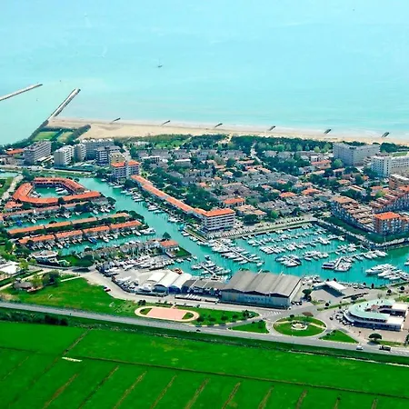 Relax In Our Gorgeous Flat On The Coast *